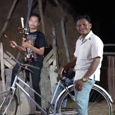  - ផ្កាក្រវ៉ាន់​ -​ ស្គរដៃ