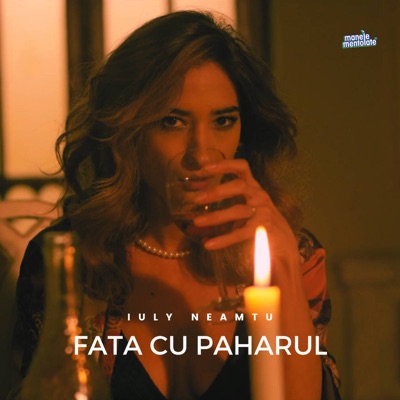  - Fata cu paharul